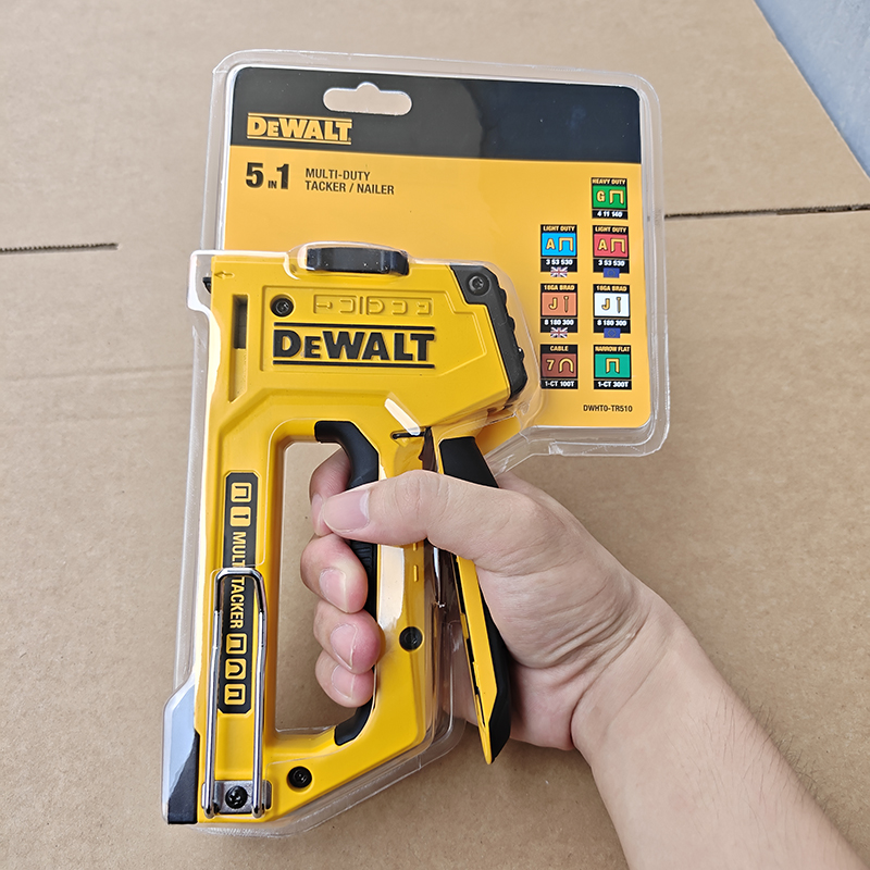 DeWALT DWHT0-TR510 Pistola Spa - Stapler Heavy Duty recensione e prezzo